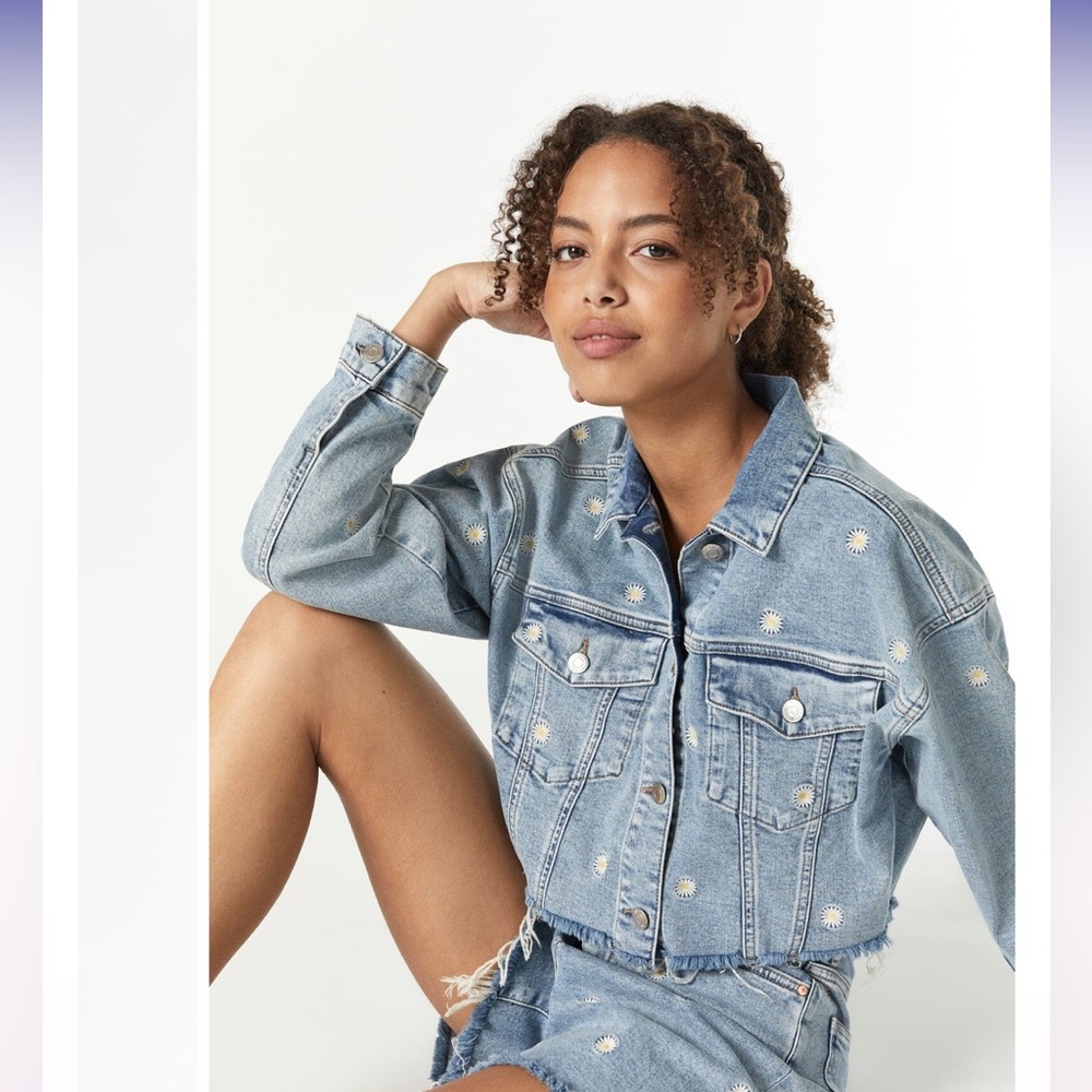 MAVI NWT Brenda Denim Jacket Cropped Fit Light Brushed Flower Print SIZE MEDIUM